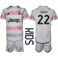 Otroški Nogometni dresi Juventus Timothy Weah #22 Gostujoči 2023-24 Kratek Rokav (+ Kratke hlače)